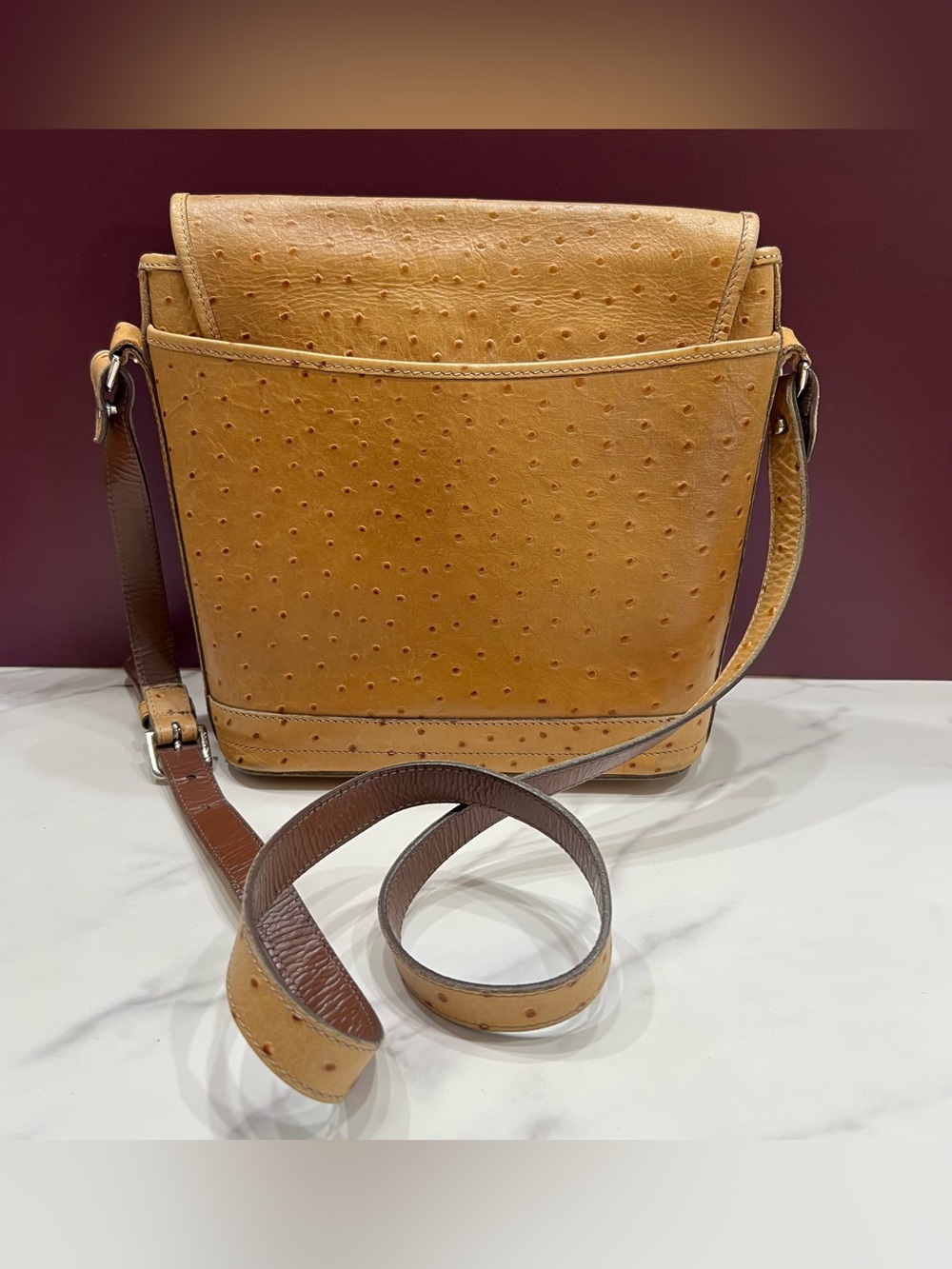 Vintage Dooney & Bourke Ostrich Embossed Leather Large Flap Bag Crossbody Strap - Picture 4 of 11